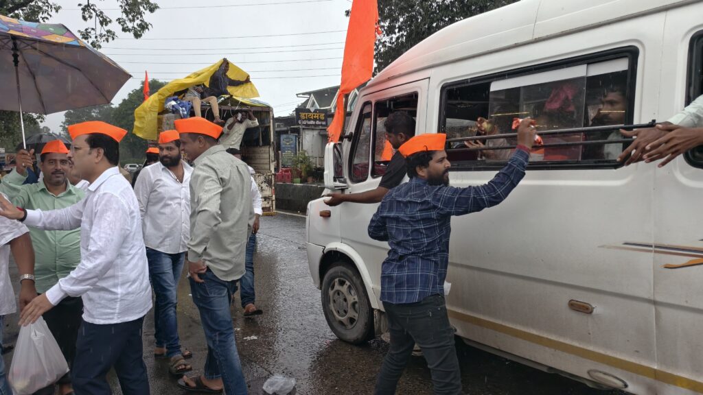 मनोज जरांगे पाटलांच्या वादळाला लोणावळ्यातून पाठिंबा; टॅक्सी असोसिएशन धावली मदतीला!