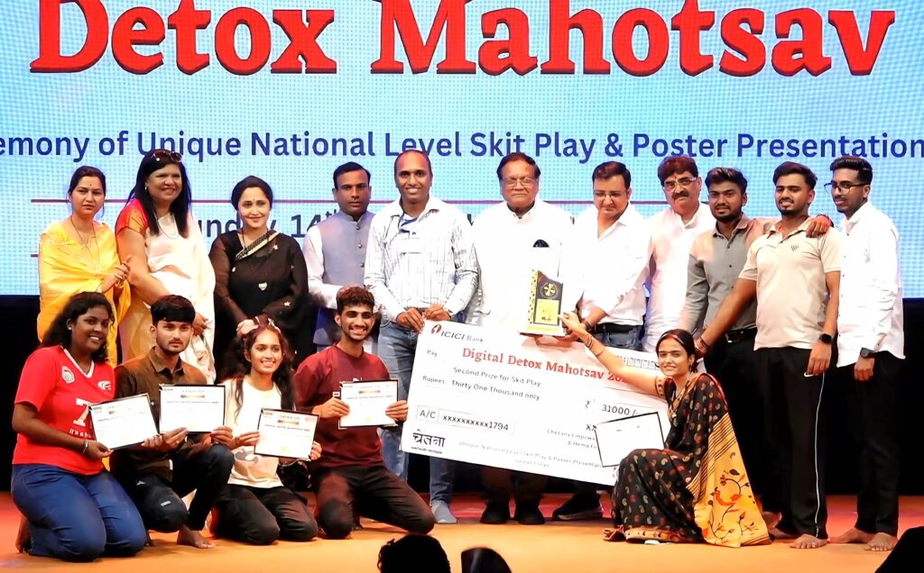 लोणावळ्याच्या सिंहगड इन्स्टिट्यूट ऑफ फार्मास्युटिकल सायन्सच्या विद्यार्थ्यांनी शहराचे नाव राष्ट्रीय पातळीवर झळकले